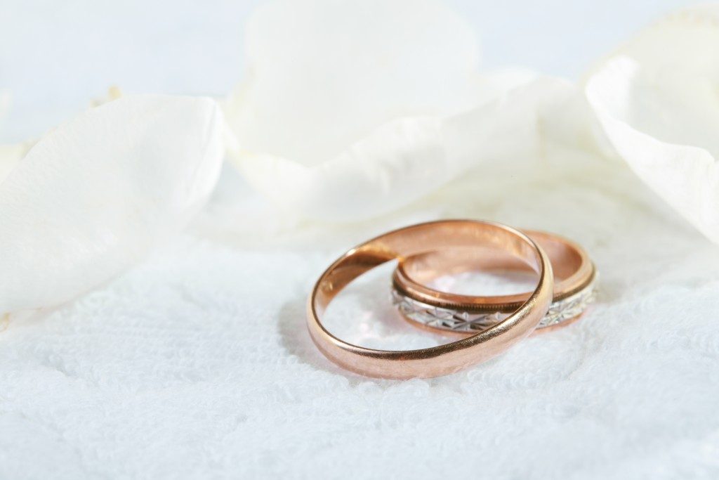 wedding rings on white cloth