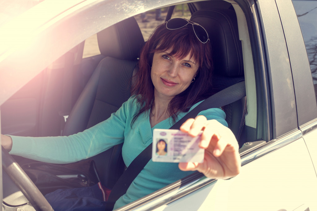 lady holding her drivers license 